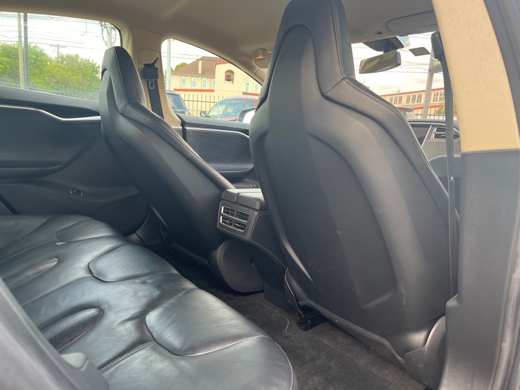2013 Tesla Model S Image 17
