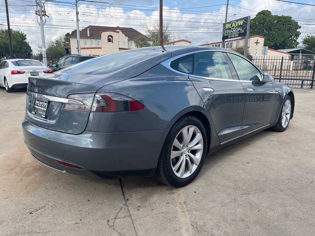 2013 Tesla Model S Image 23
