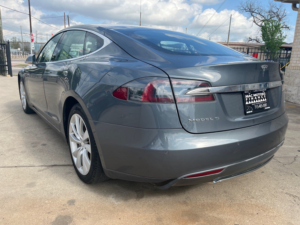 2013 Tesla Model S Image 32