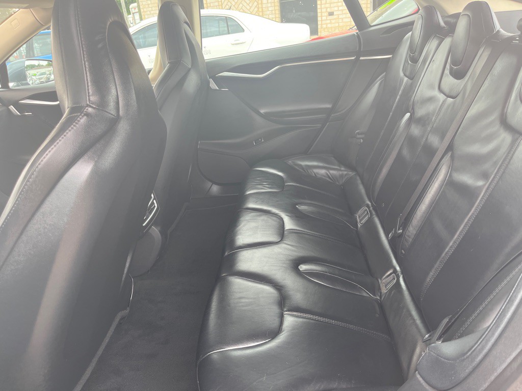 2013 Tesla Model S Image 18