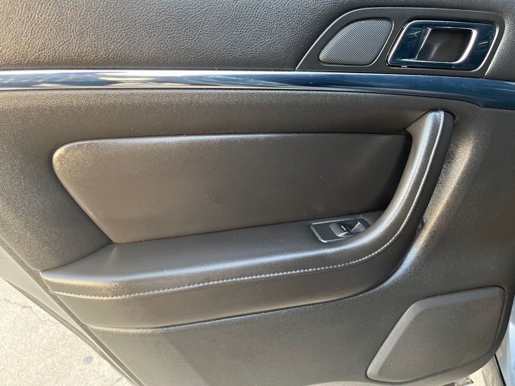 2013 Lincoln MKS Image 18