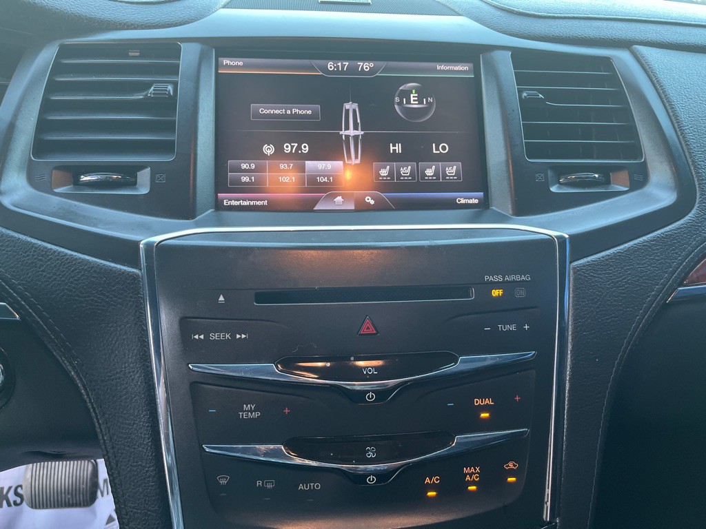 2013 Lincoln MKS Image 36