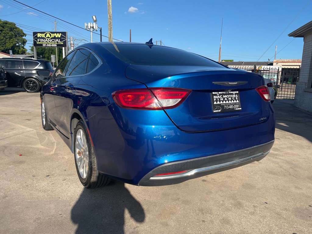 2016 Chrysler 200 Image 2