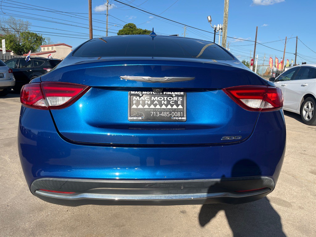 2016 Chrysler 200 Image 6