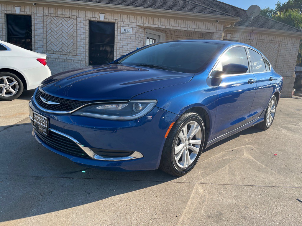 2016 Chrysler 200 Image 8