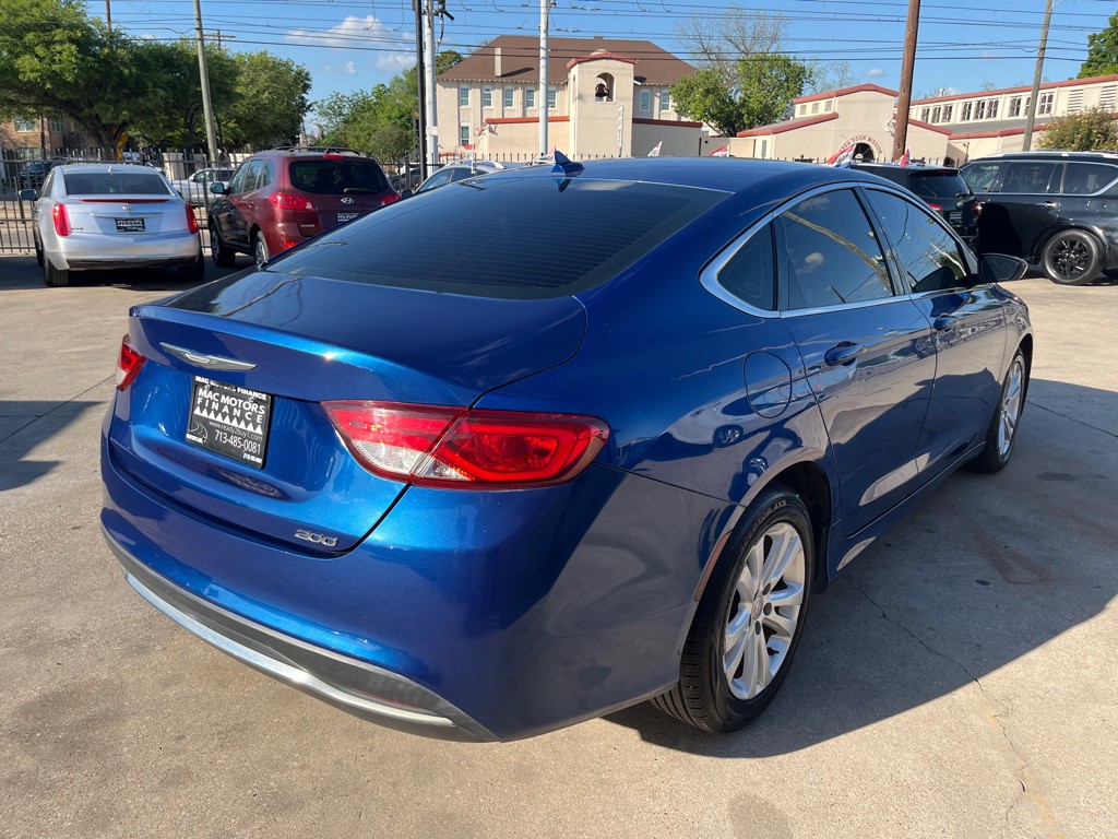 2016 Chrysler 200 Image 10
