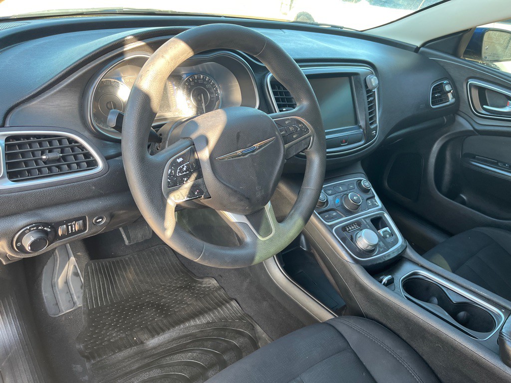 2016 Chrysler 200 Image 11
