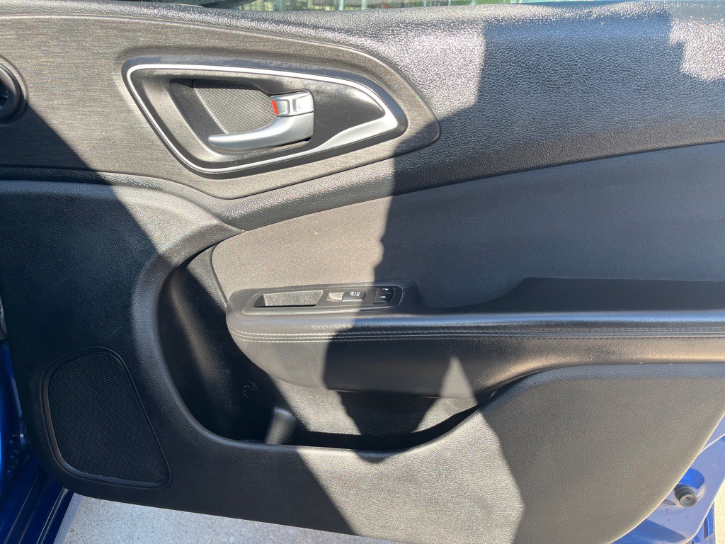 2016 Chrysler 200 Image 14