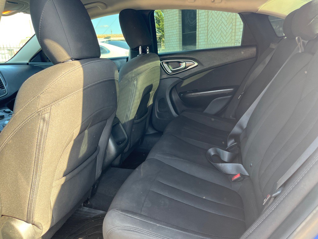 2016 Chrysler 200 Image 15