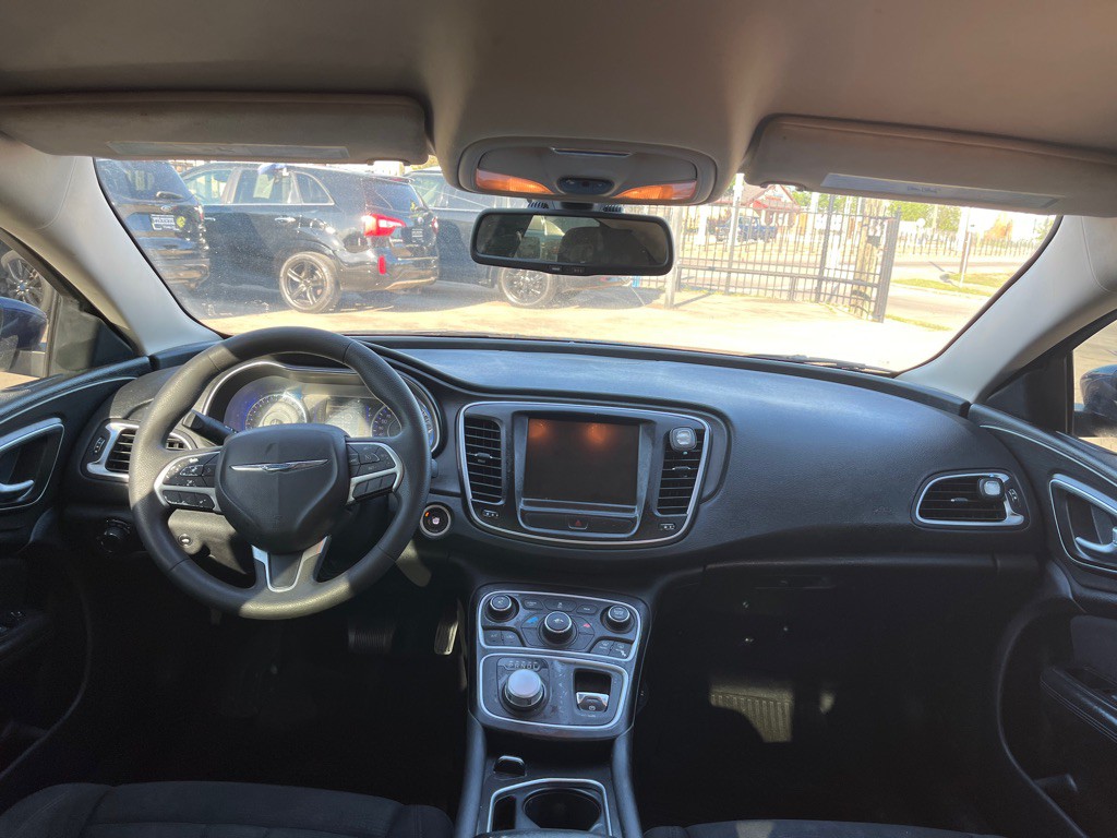 2016 Chrysler 200 Image 19