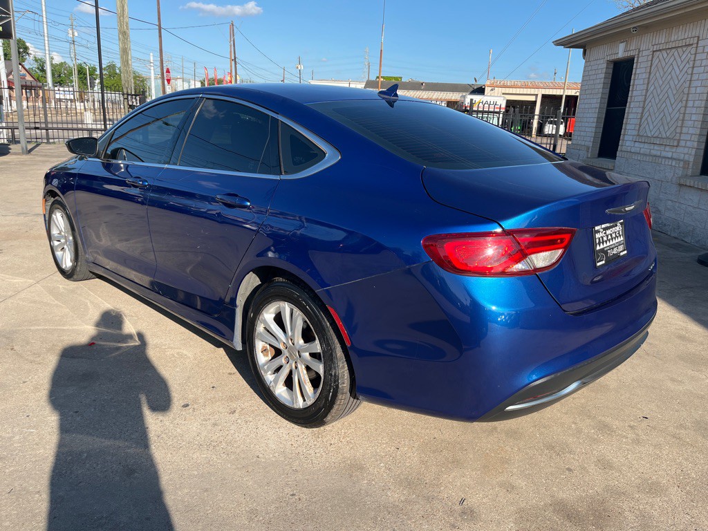 2016 Chrysler 200 Image 32