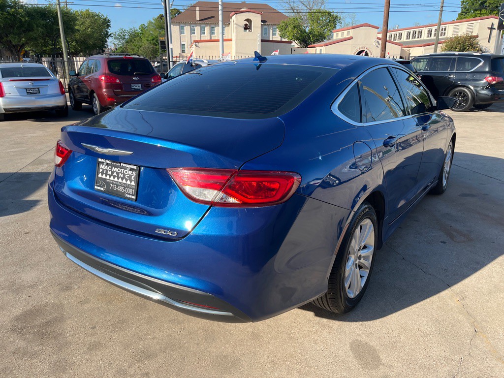 2016 Chrysler 200 Image 34