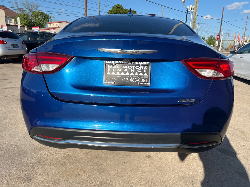 2016 Chrysler 200 Image 36