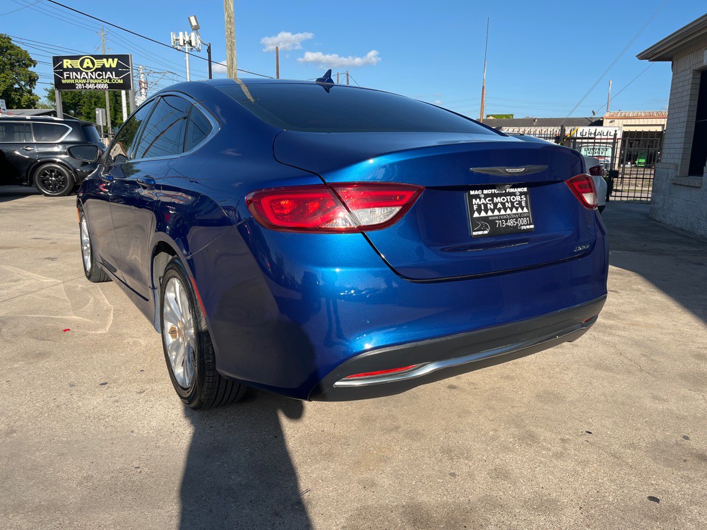 2016 Chrysler 200 Image 37