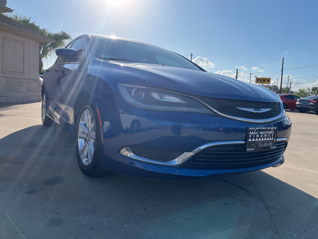 2016 Chrysler 200 Image 39