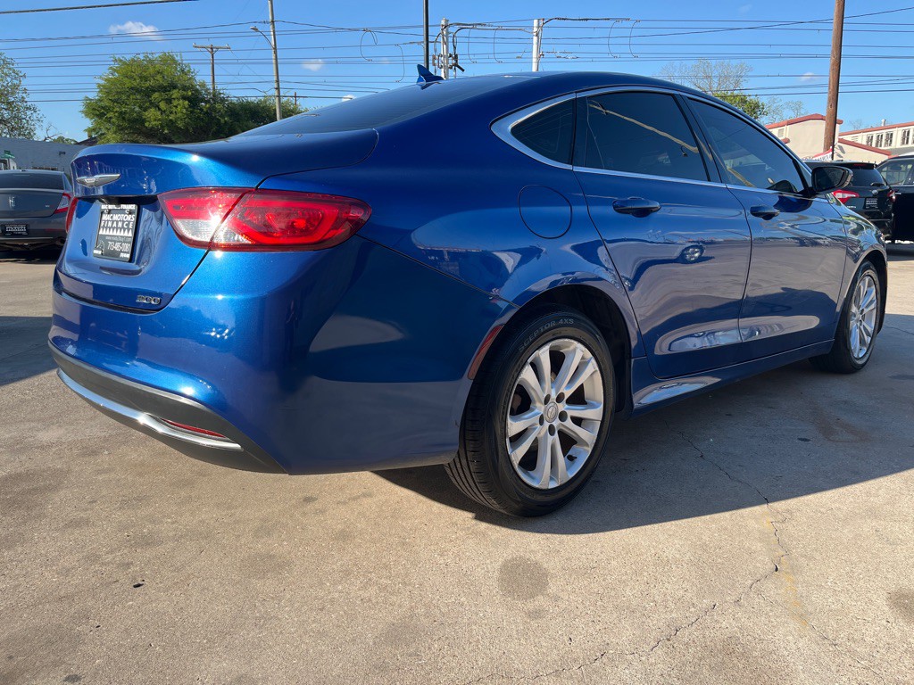 2016 Chrysler 200 Image 40