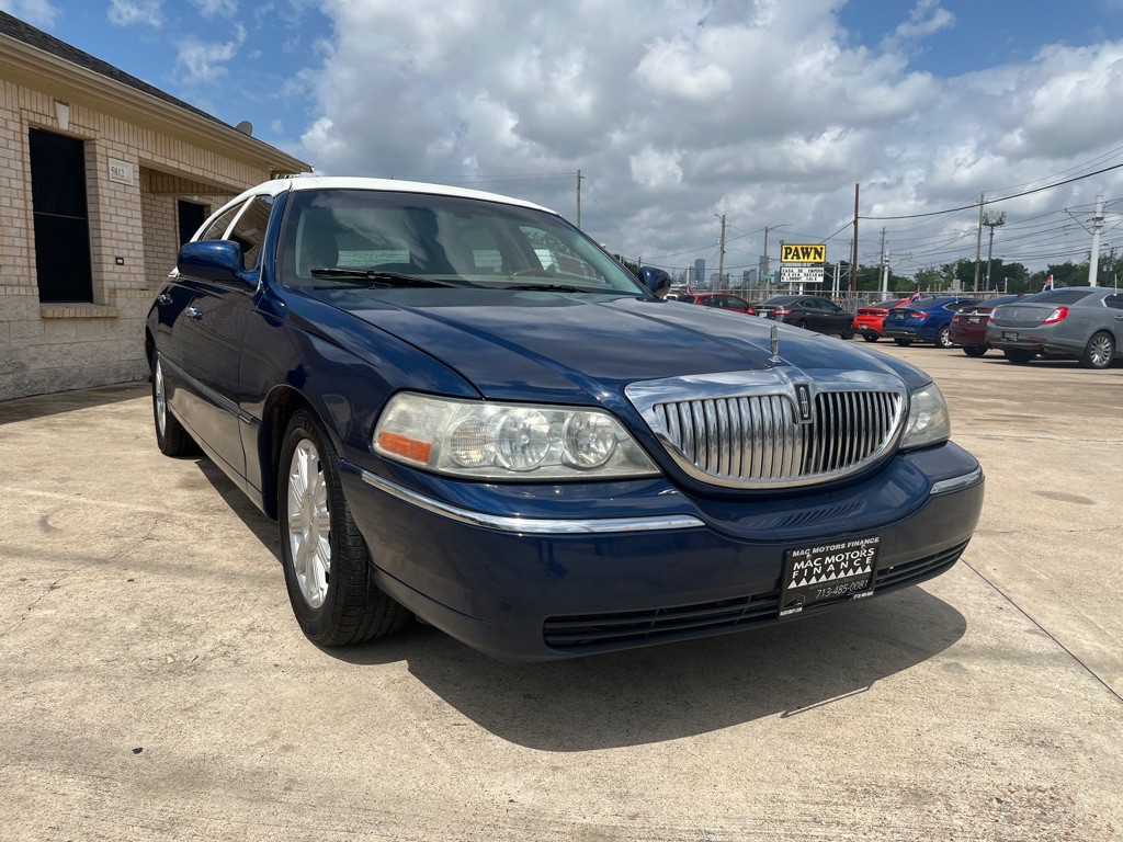 2008 Lincoln Town Car Image 1