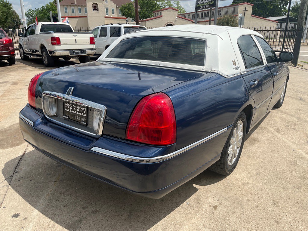 2008 Lincoln Town Car Image 10