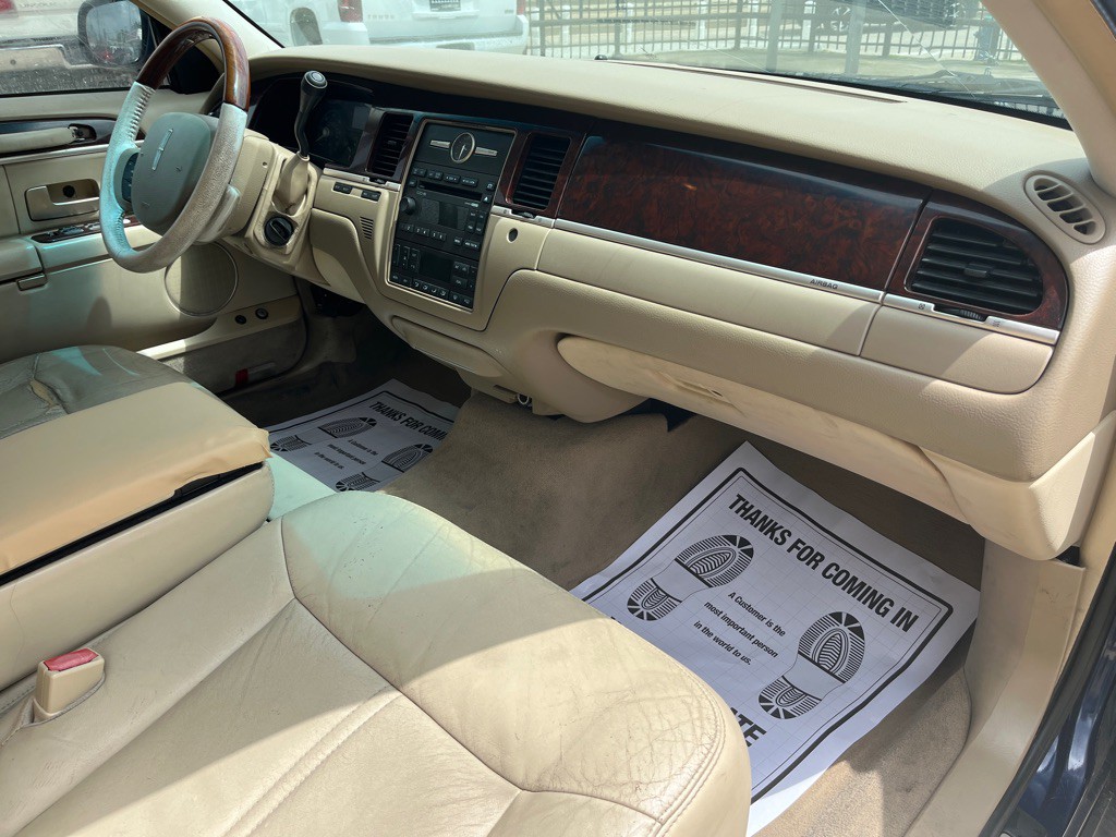 2008 Lincoln Town Car Image 12