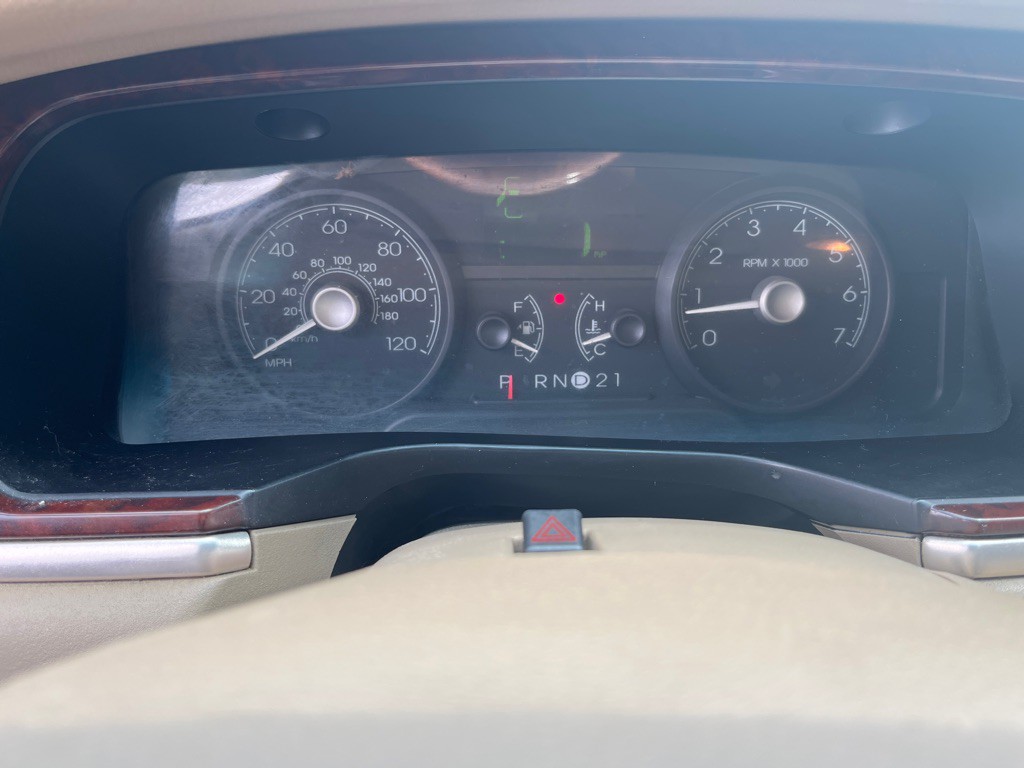 2008 Lincoln Town Car Image 24