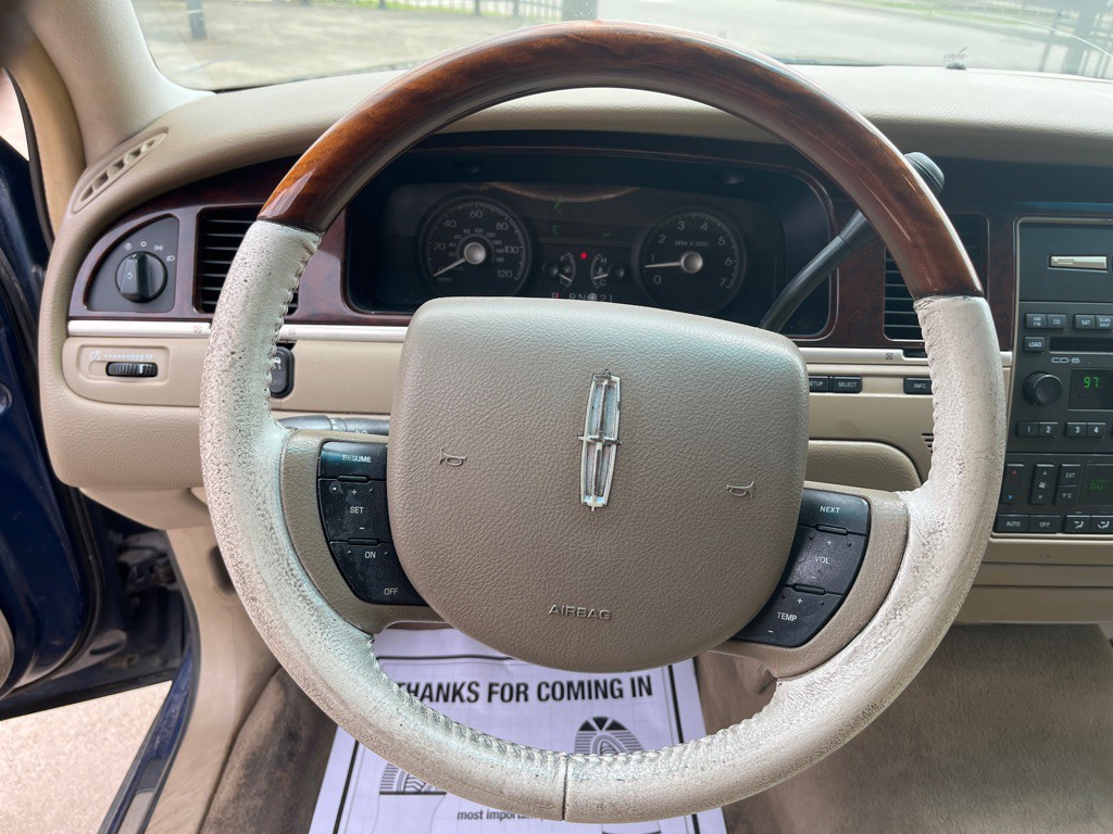 2008 Lincoln Town Car Image 25