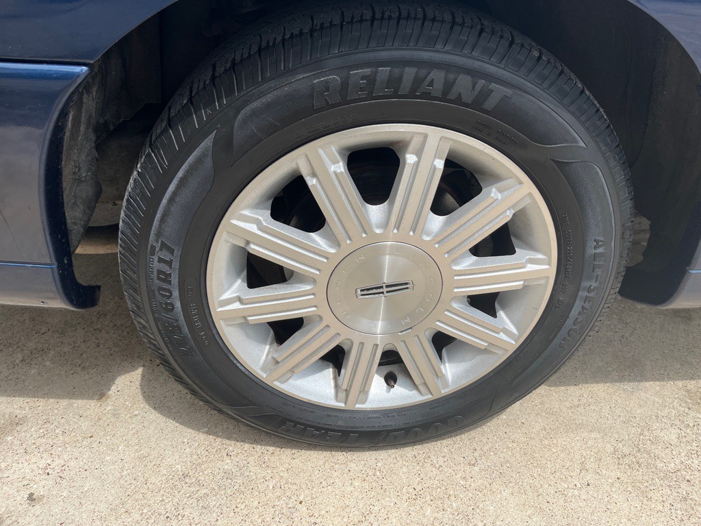 2008 Lincoln Town Car Image 28