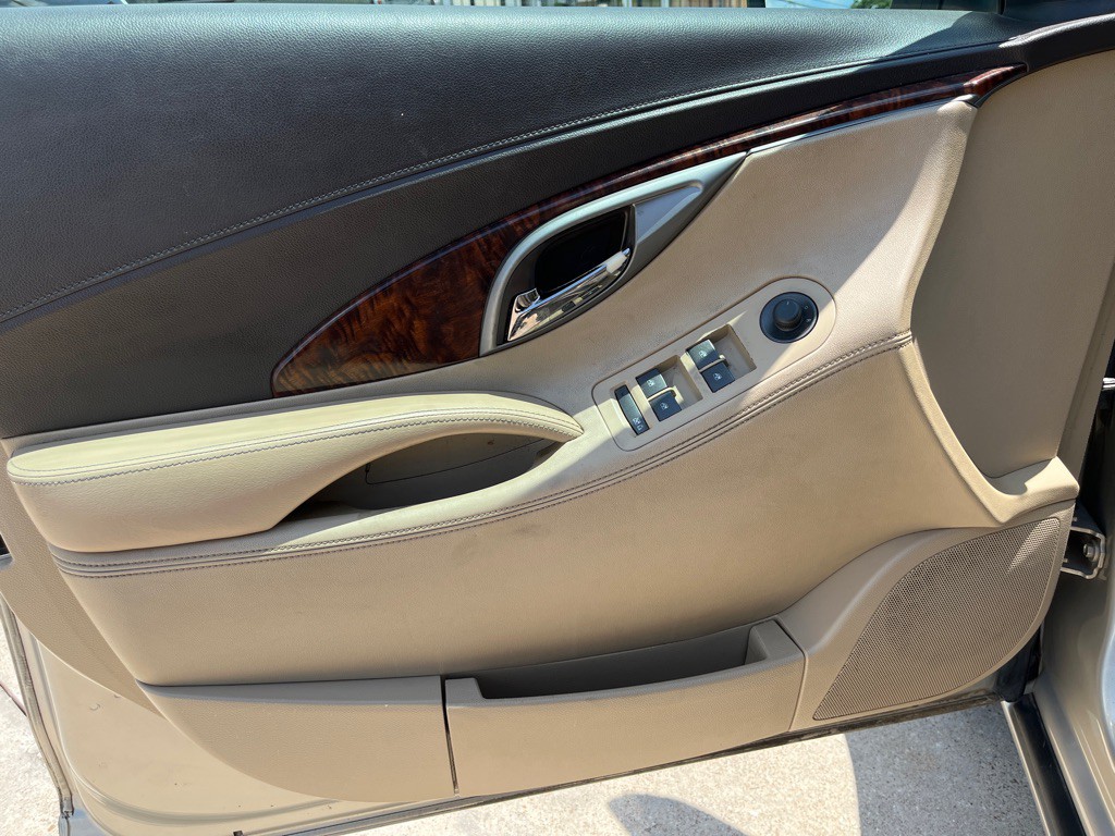 2012 Buick Lacrosse Image 12