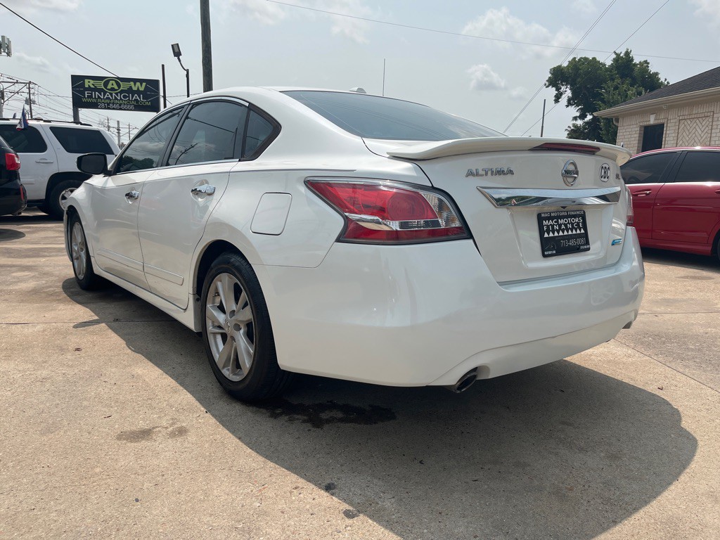 2014 Nissan Altima Image 24