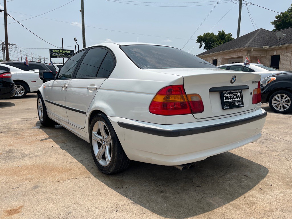 2005 BMW 3 Series Image 2