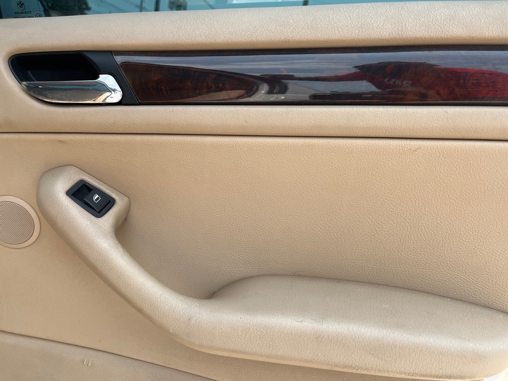 2005 BMW 3 Series Image 16