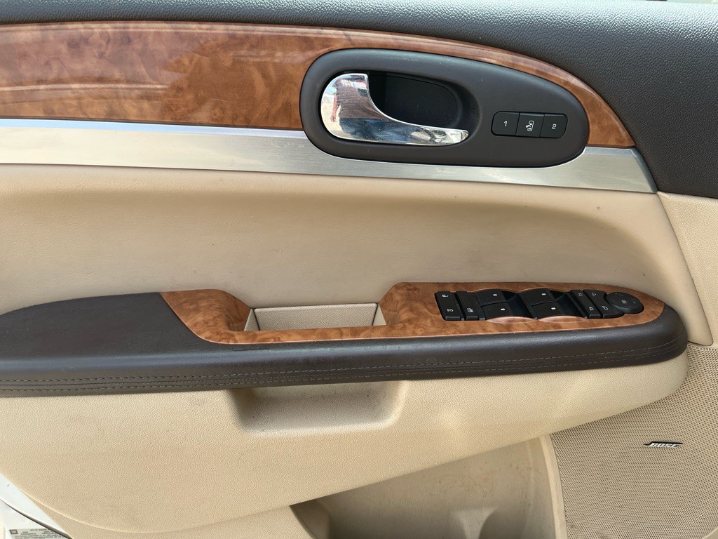 2010 Buick Enclave Image 17