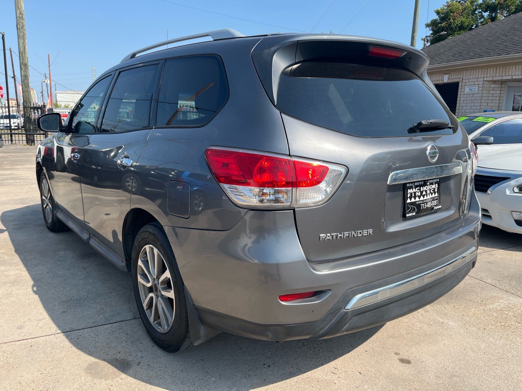 2015 Nissan Pathfinder Image 2