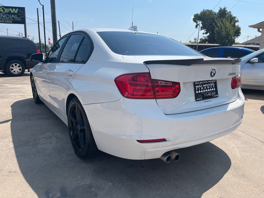 2014 BMW 3 Series Image 2