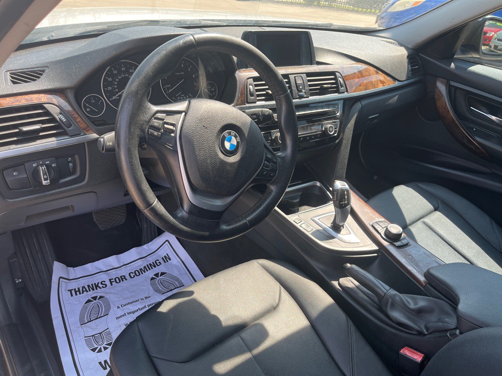 2014 BMW 3 Series Image 11