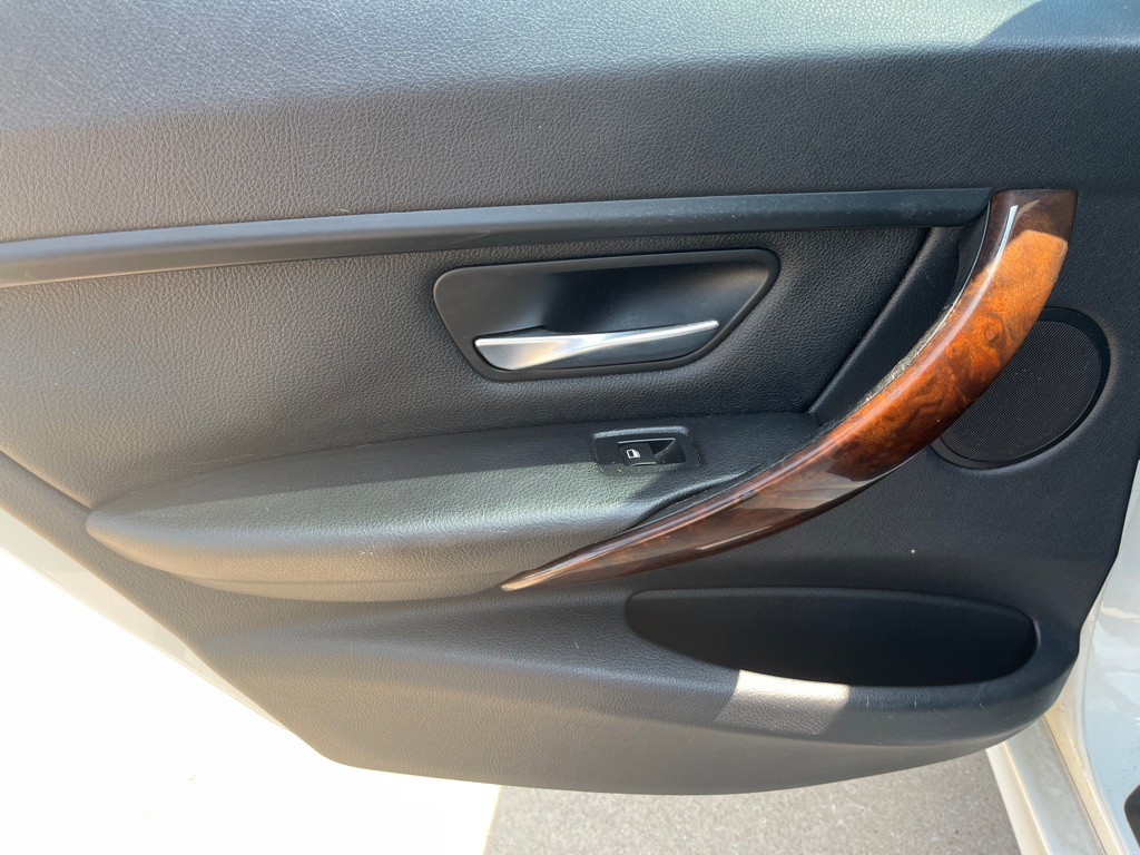 2014 BMW 3 Series Image 16