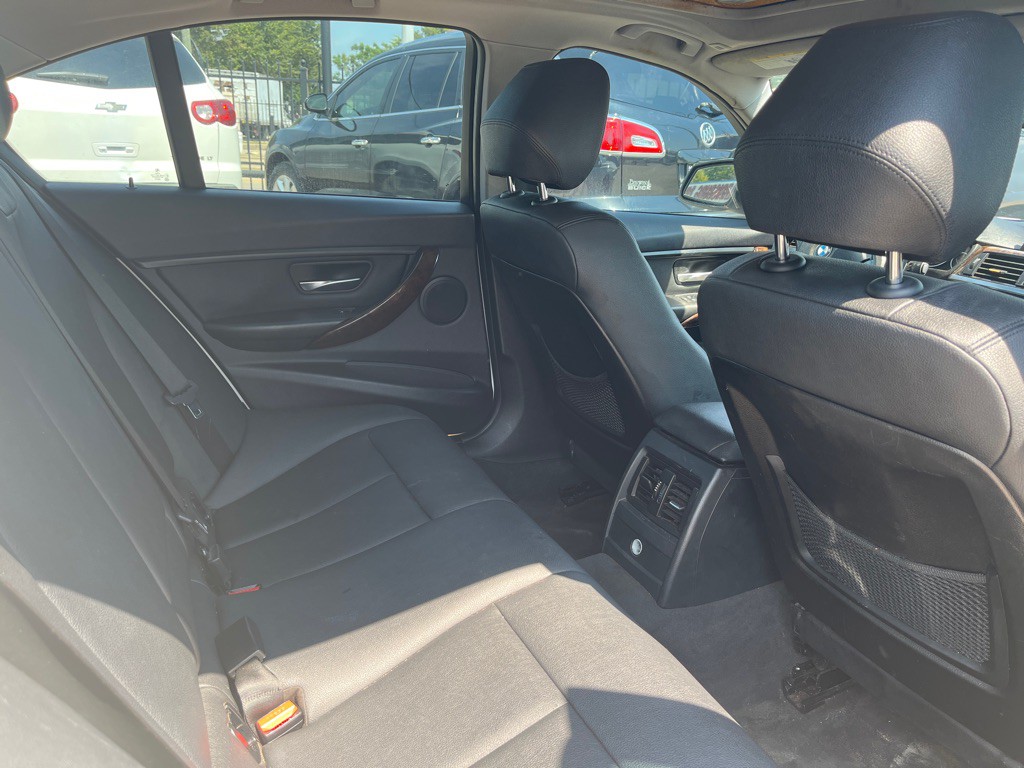 2014 BMW 3 Series Image 17