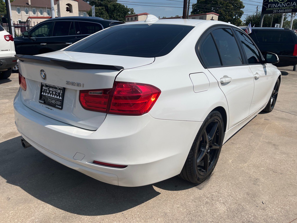 2014 BMW 3 Series Image 20