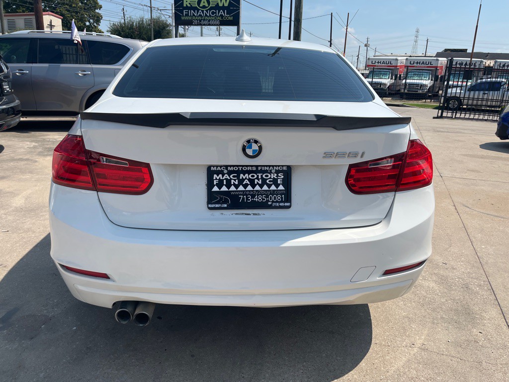 2014 BMW 3 Series Image 21