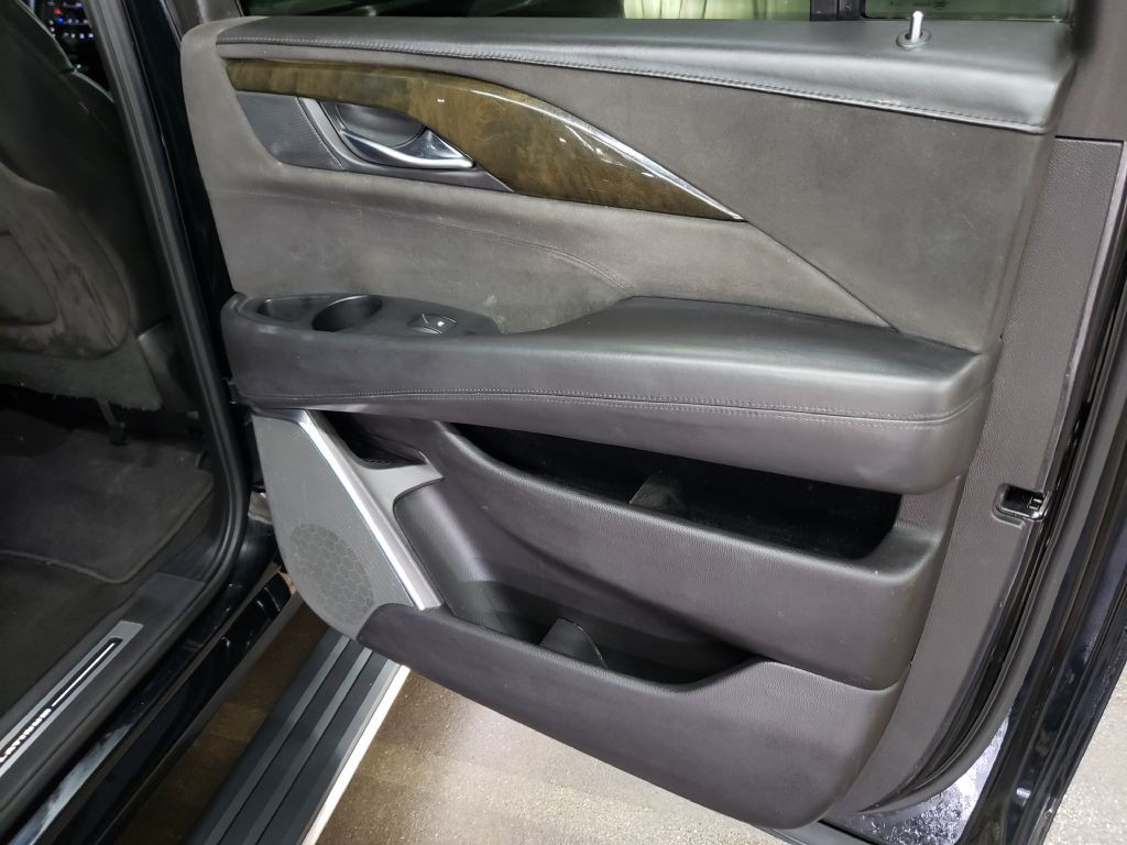 2017 Cadillac Escalade Image 16
