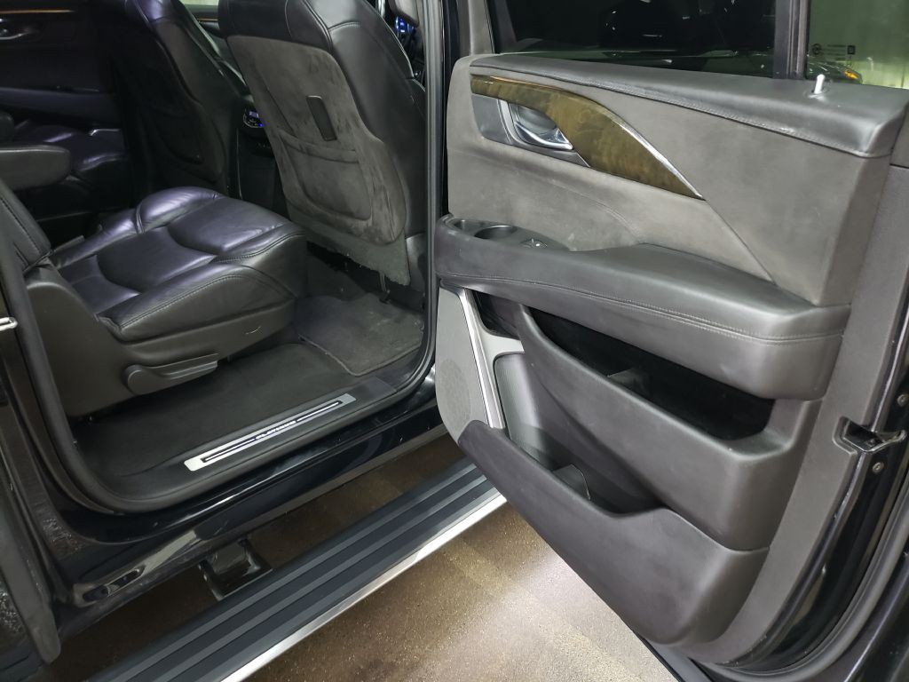 2017 Cadillac Escalade Image 18