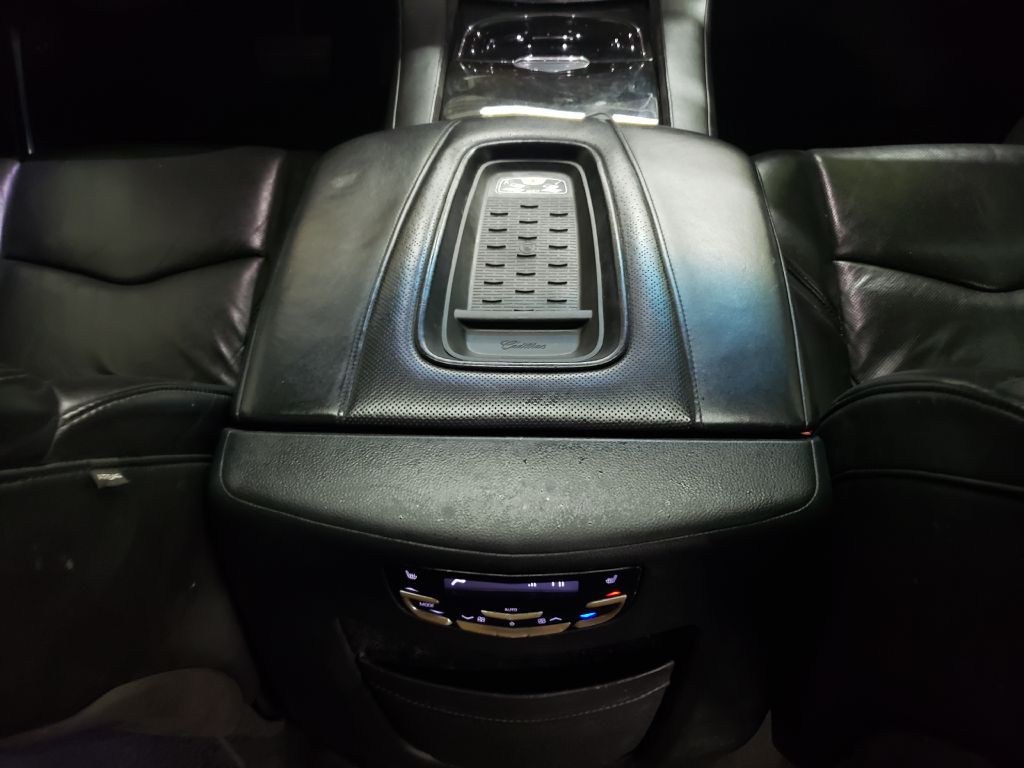 2017 Cadillac Escalade Image 28