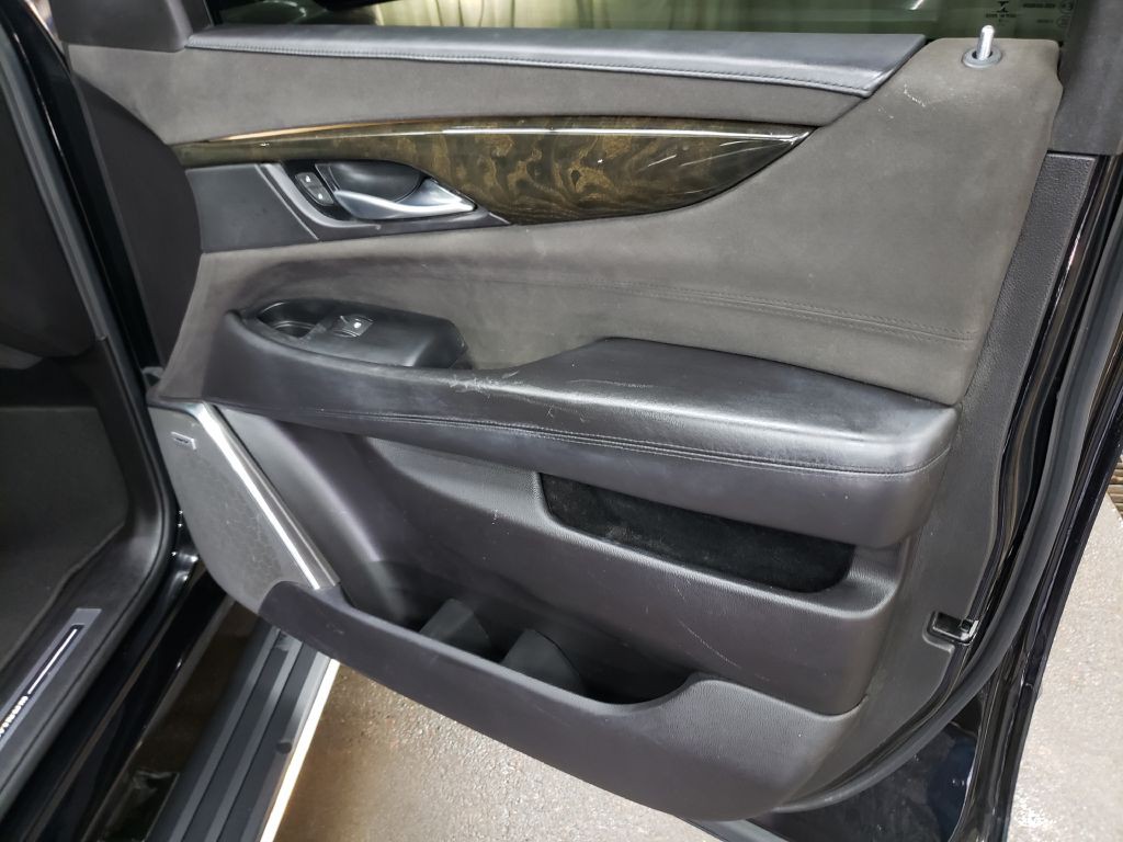 2017 Cadillac Escalade Image 29