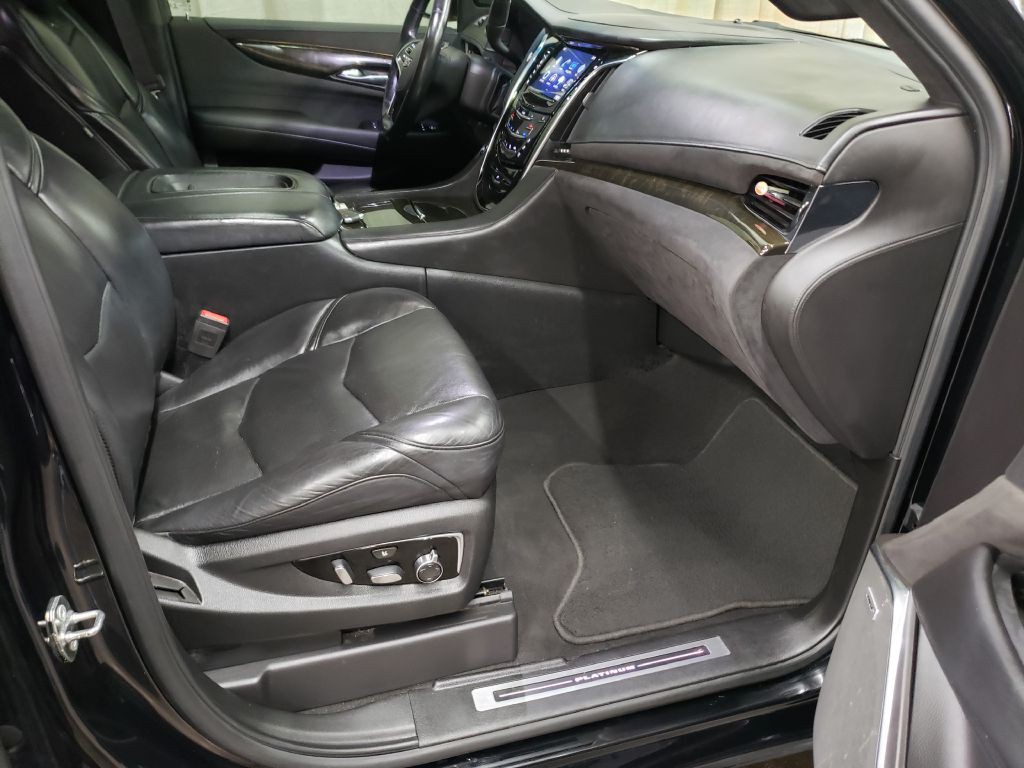 2017 Cadillac Escalade Image 30