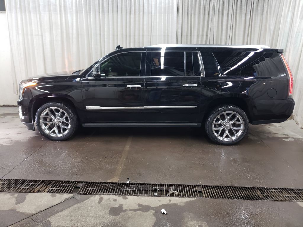 2017 Cadillac Escalade Image 38