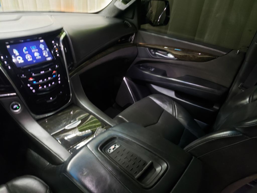 2017 Cadillac Escalade Image 48