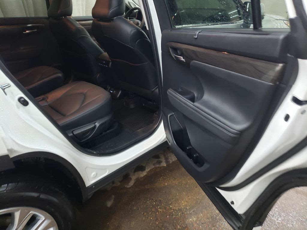 2023 Toyota Highlander Image 12