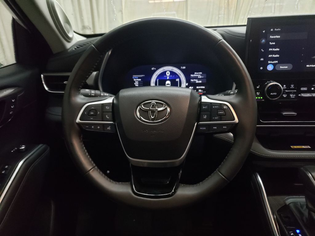 2023 Toyota Highlander Image 16
