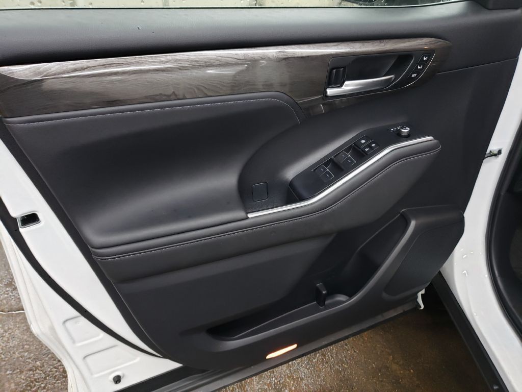2023 Toyota Highlander Image 38