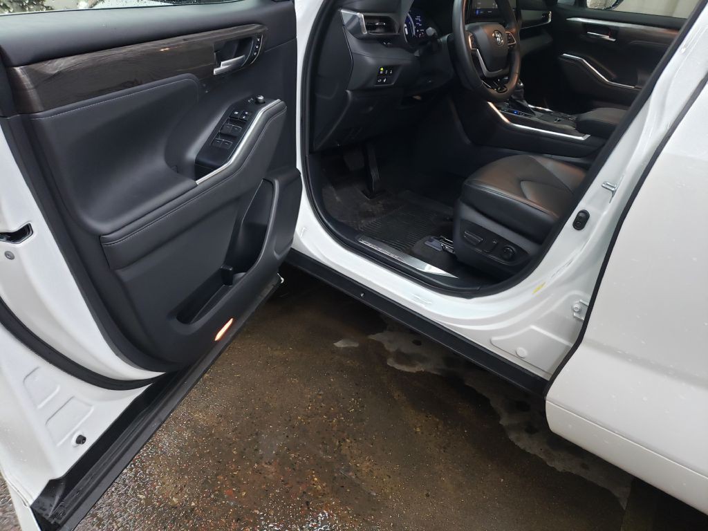 2023 Toyota Highlander Image 40