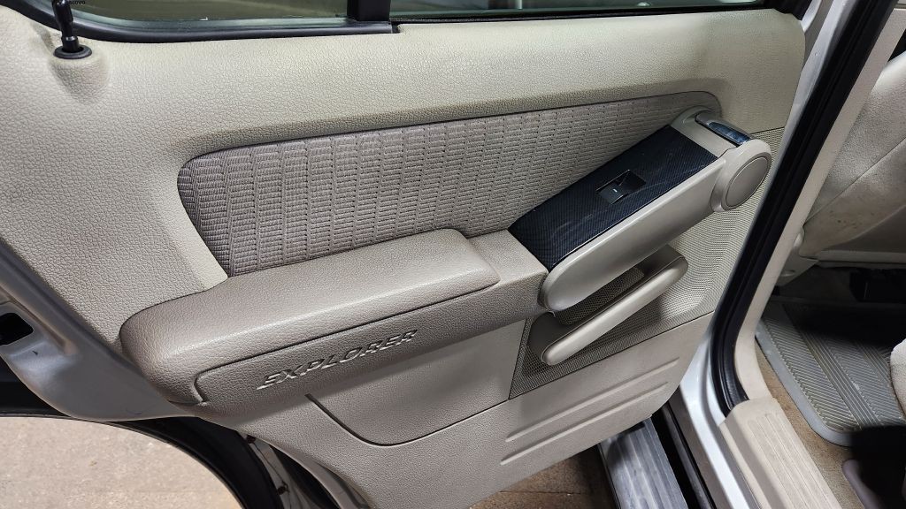 2007 Ford Explorer Image 10